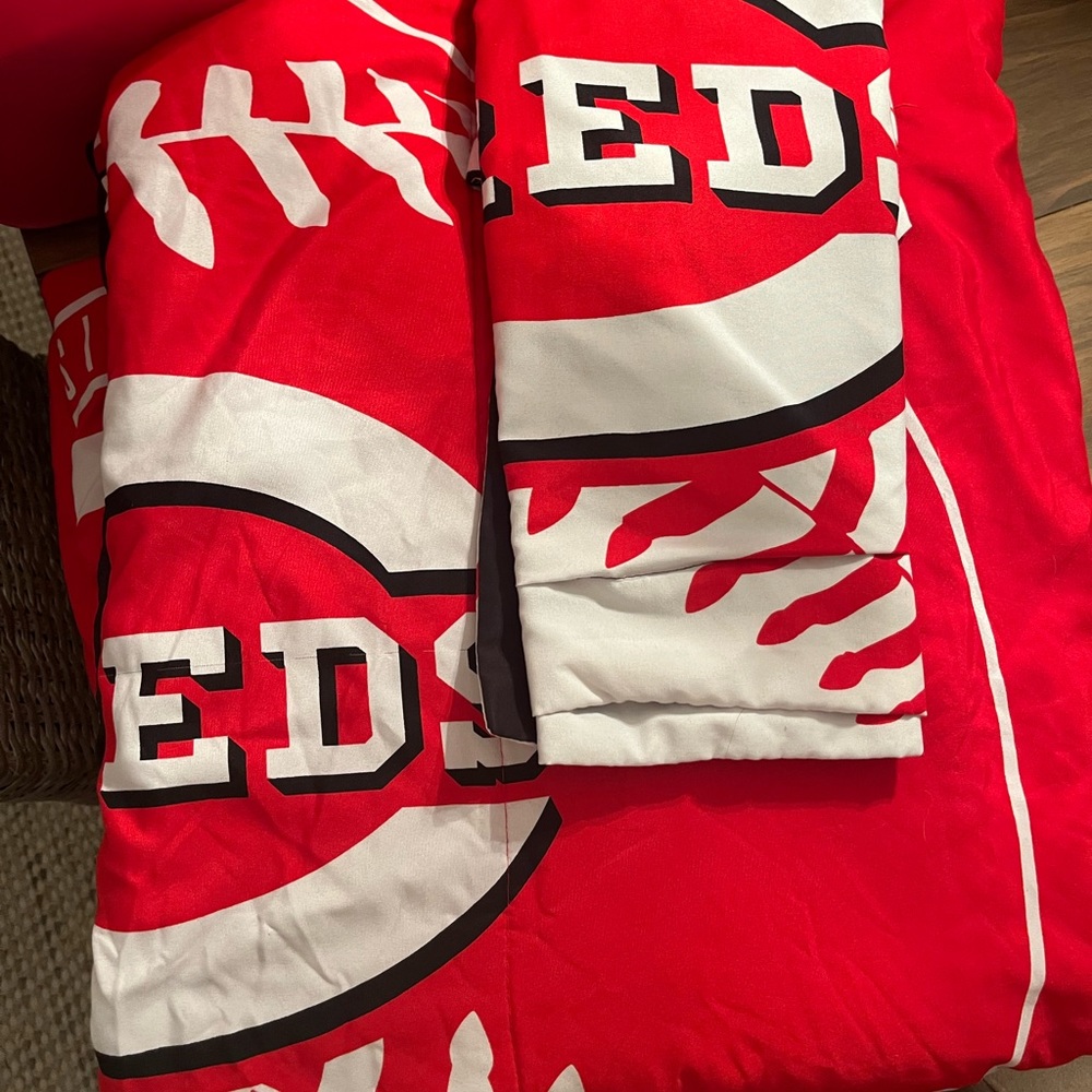 Reds Full - Comforter Set